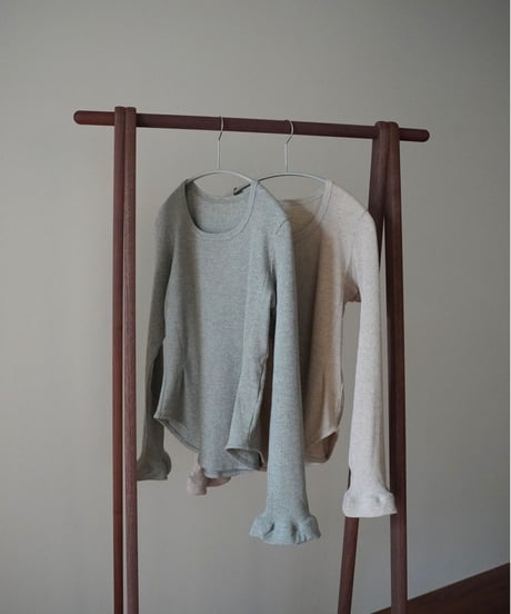 AS YET UNNAMED. / THE FLARE SLEEVE CUT&SEWN (2 COLORS)