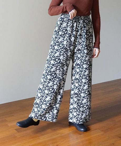 kéngo / “anohito” jacquard loose pants (black)