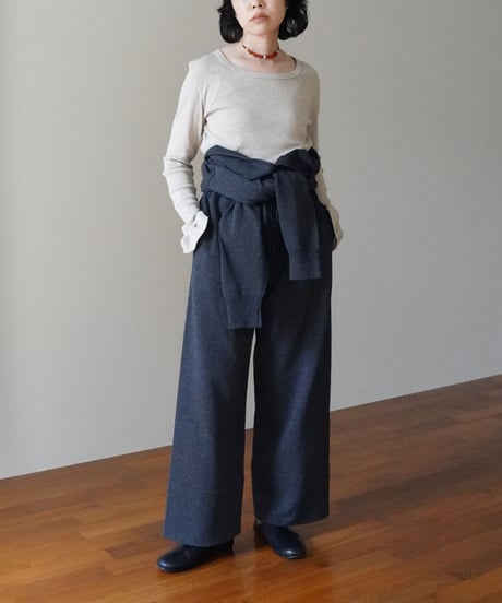 AS YET UNNAMED. / THE FLARE SLEEVE CUT&SEWN (2 COLORS)
