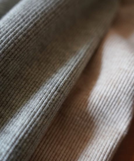 AS YET UNNAMED. / THE FLARE SLEEVE CUT&SEWN (2 COLORS)