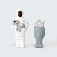 真坂人形 / 宇宙飛行士と犬・イシアタマ - Astronauts and dogs・Stone head