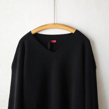 <oira> V neck pull over (black)