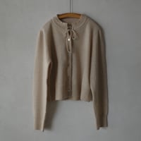 <BISOWN>CASHMERE FRILL CARDIGAN (BEIGE)