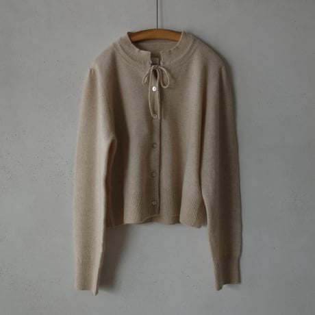 <BISOWN>CASHMERE FRILL CARDIGAN (BEIGE)