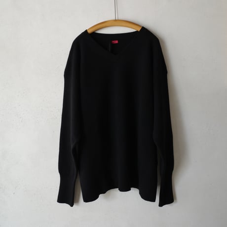 <oira> V neck pull over (black)