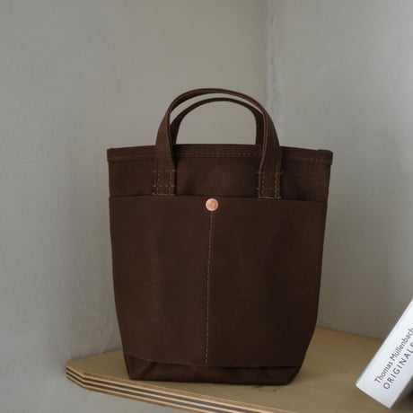 <holk>045 tote ① by this is a(n) / brown