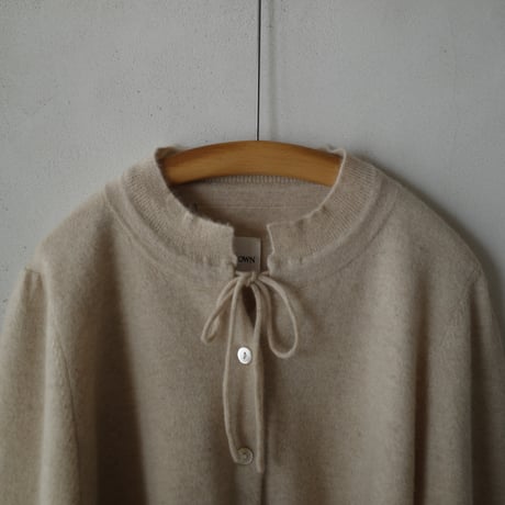 <BISOWN>CASHMERE FRILL CARDIGAN (BEIGE)