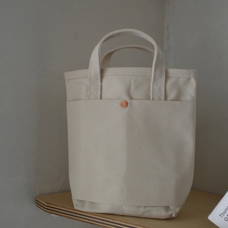 <holk> 045 tote ① by this is a(n) / ecru