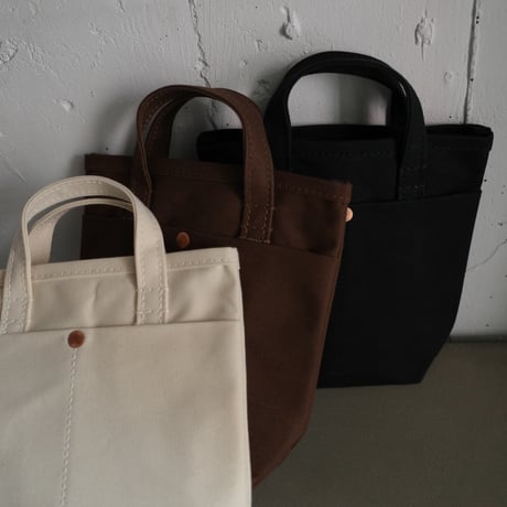 <holk>045 tote ① by this is a(n) / brown