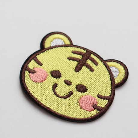 ワッペン かわいい虎（トラ） 刺繍パッチ アイロン接着 説明書付き サイズ：横5cm×縦4.5cm