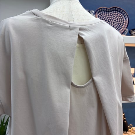 バックオープン カットソー