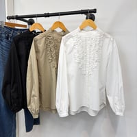フリルブラウス