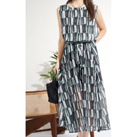 シフォン総柄レイヤードブラウジングワンピース、9790円、[セール]