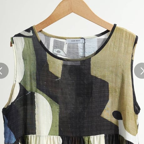 総柄ティーアードノースリロングワンピース、12600円　[セール]