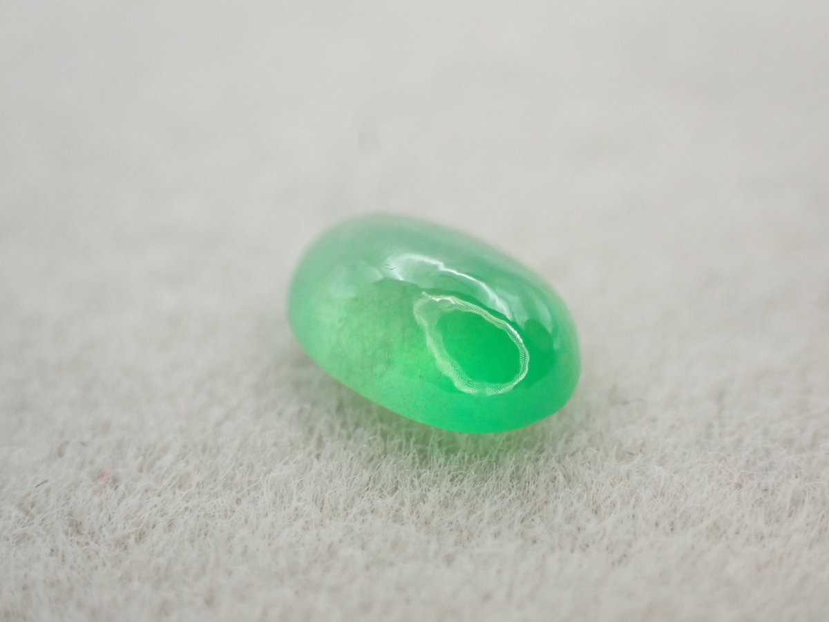 透明度高！】ミャンマー産 翡翠 0.324ct 5.2×3.5mm オーバル