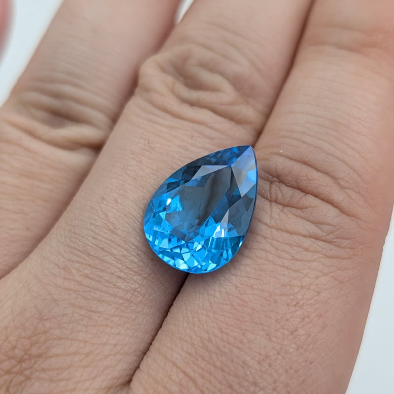 スイスブルートパーズ 11.32ct 16.9×12.4mm ペアシェイプ ルース