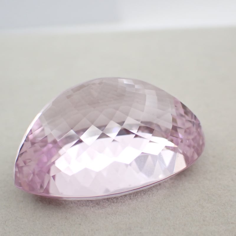 GGSJソ】特大クンツァイト 90.529ct 31.88×23.33㎜ 変形カット ルース