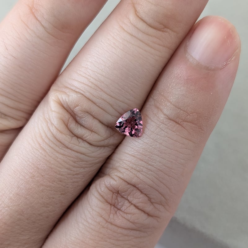 ピンクトルマリン 0.69ct 5.89㎜ トリリアントカット ルース | 鈴木屋