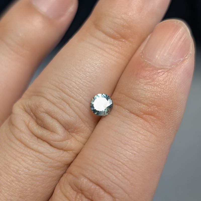 モンタナサファイア モンタナサファイア 0.65ct 5.04mm ラウンドカット ルース | 鈴木屋