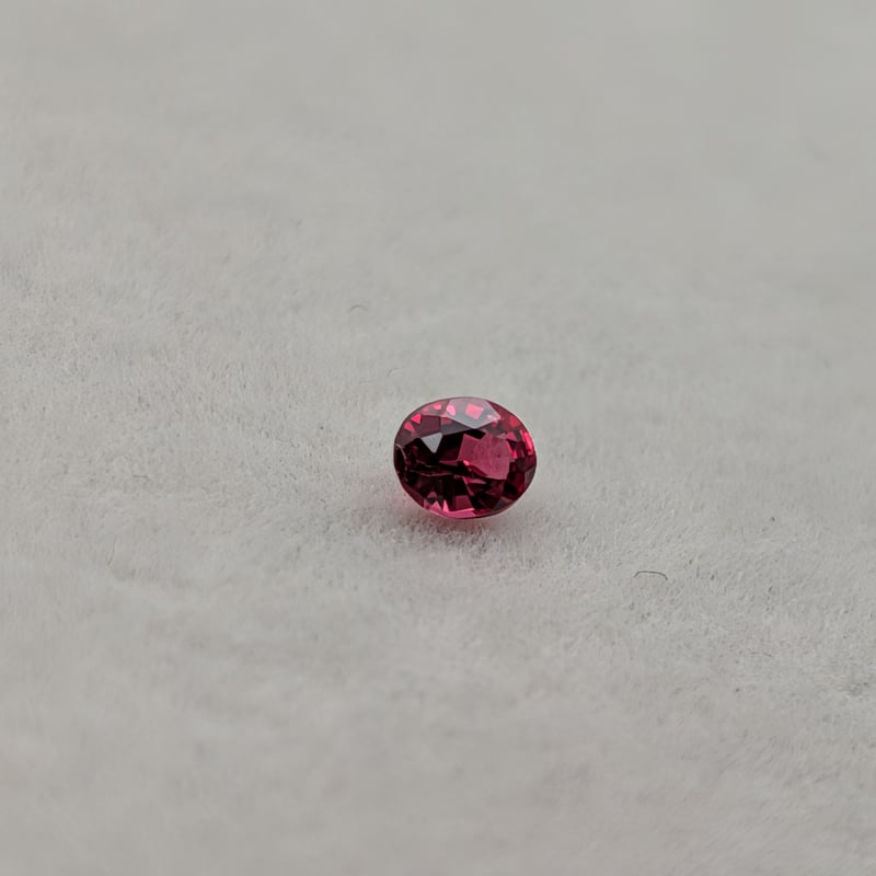 スピネル(ジェダイロット) 0.18ct 3.74×2.96mm オーバルカット ルース