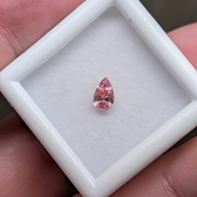 合成ピンクダイヤモンド 0.30ct ペアシェイプカット ルース 濃い色