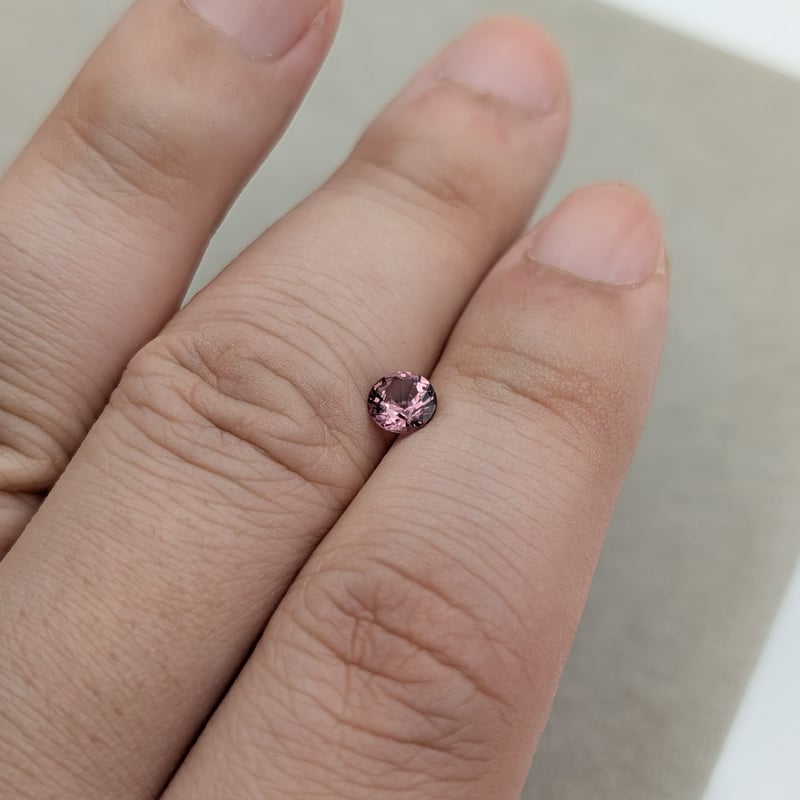 マラヤガーネット 0.61ct 5.01mm ラウンドカット ルース | 鈴木屋byJOA