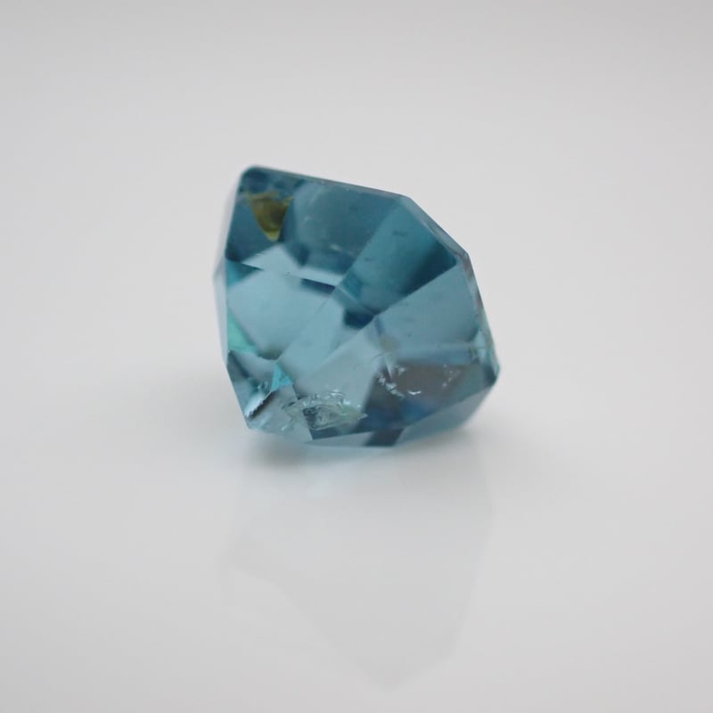 ブルートルマリン 0.86ct 5.24×5.05mm オクタゴンカットルース | 鈴木