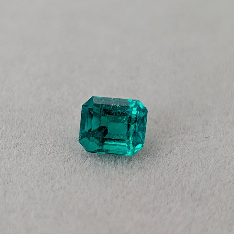超特大エメラルド 高品質 オーバルカット 置物 GIA鑑別書】エメラルド（F1） 0.79ct 5.86×5.02×3.96mm オクタゴン