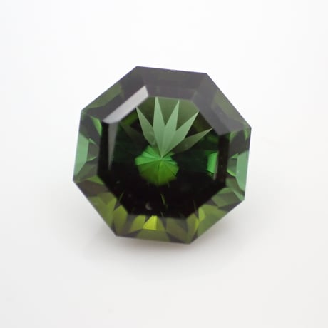 グリーン トルマリン 7mm アトリア カット ルース　シミズ貴石