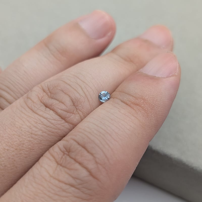 モンタナサファイア 0.15ct 3.2mm ラウンドカット ルース | 鈴木屋