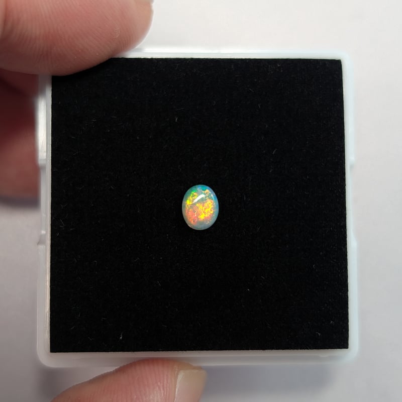 オパール オーストラリア産 0.19ct 5.36×4.37㎜ オーバルカボション
