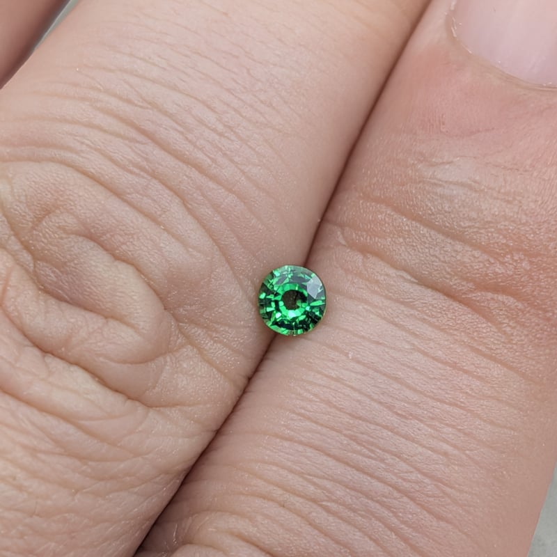 グリーンガーネット 0.24ct 3.62mm ラウンドカット ルース | 鈴木屋