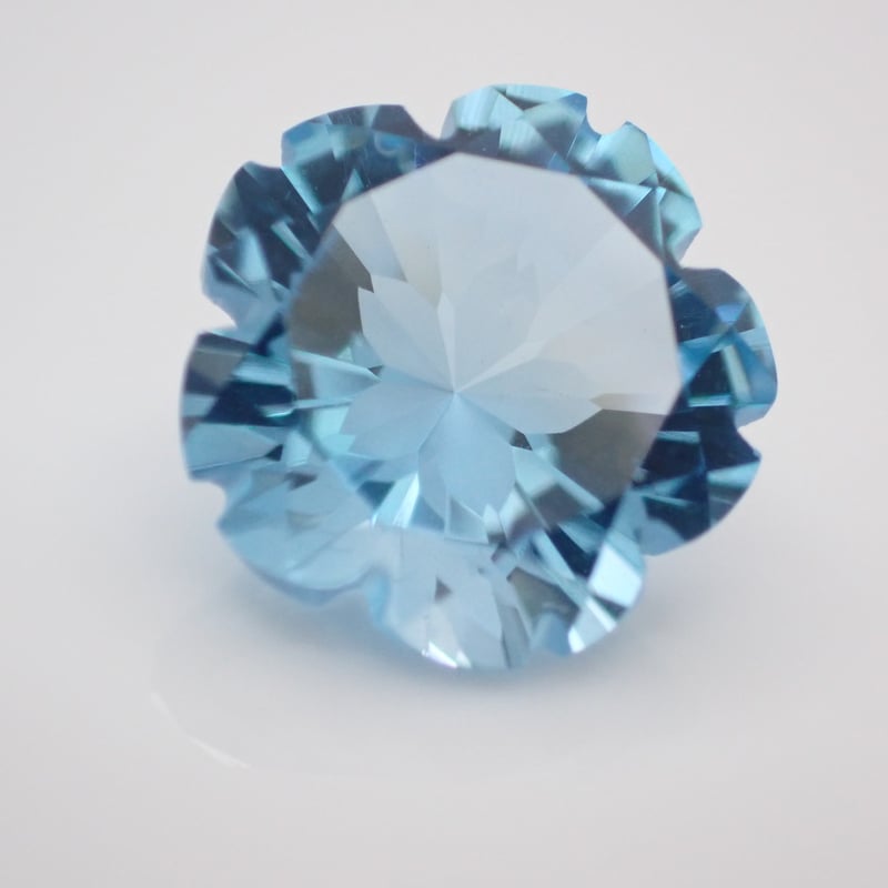 ふわり桜】ブルートパーズ ふわり桜カット 8.5mm シミズ貴石 | 鈴木屋