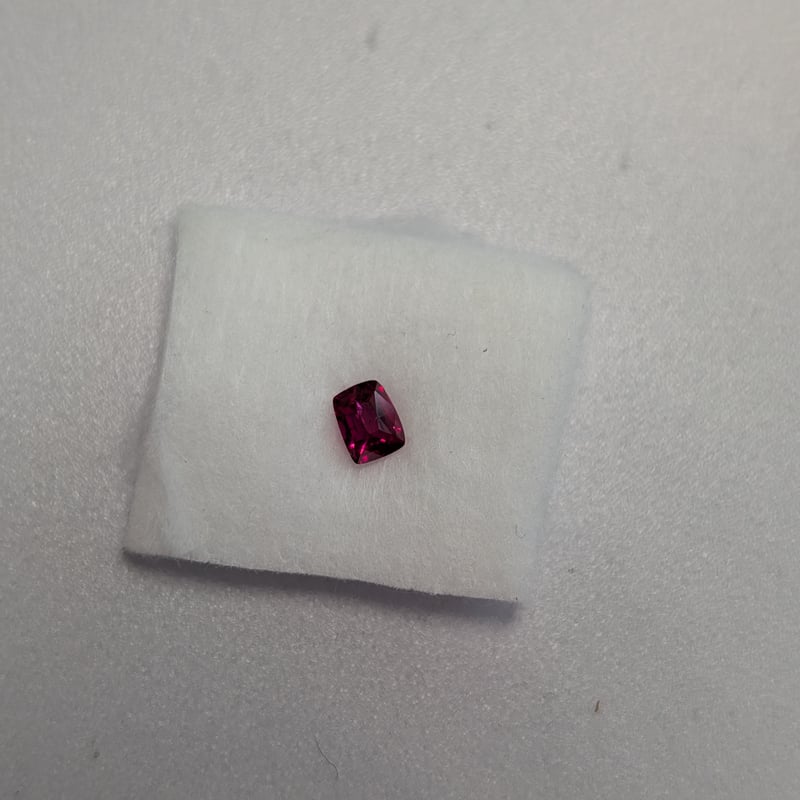 AIGS鑑別書】非加熱ピジョンブラッドルビー 0.32ct 4.39×3.41×2.37mm