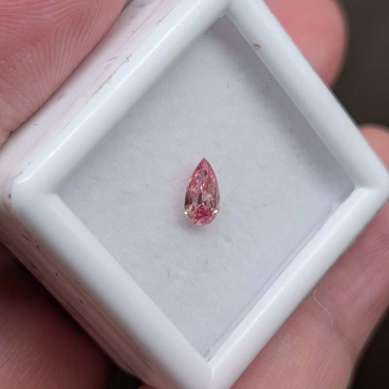 合成ピンクダイヤモンド 0.30ct ペアシェイプカット ルース 濃い色
