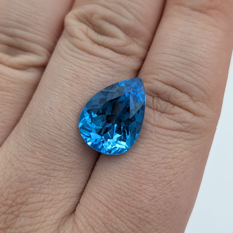 スイスブルートパーズ 11.32ct 16.9×12.4mm ペアシェイプ ルース