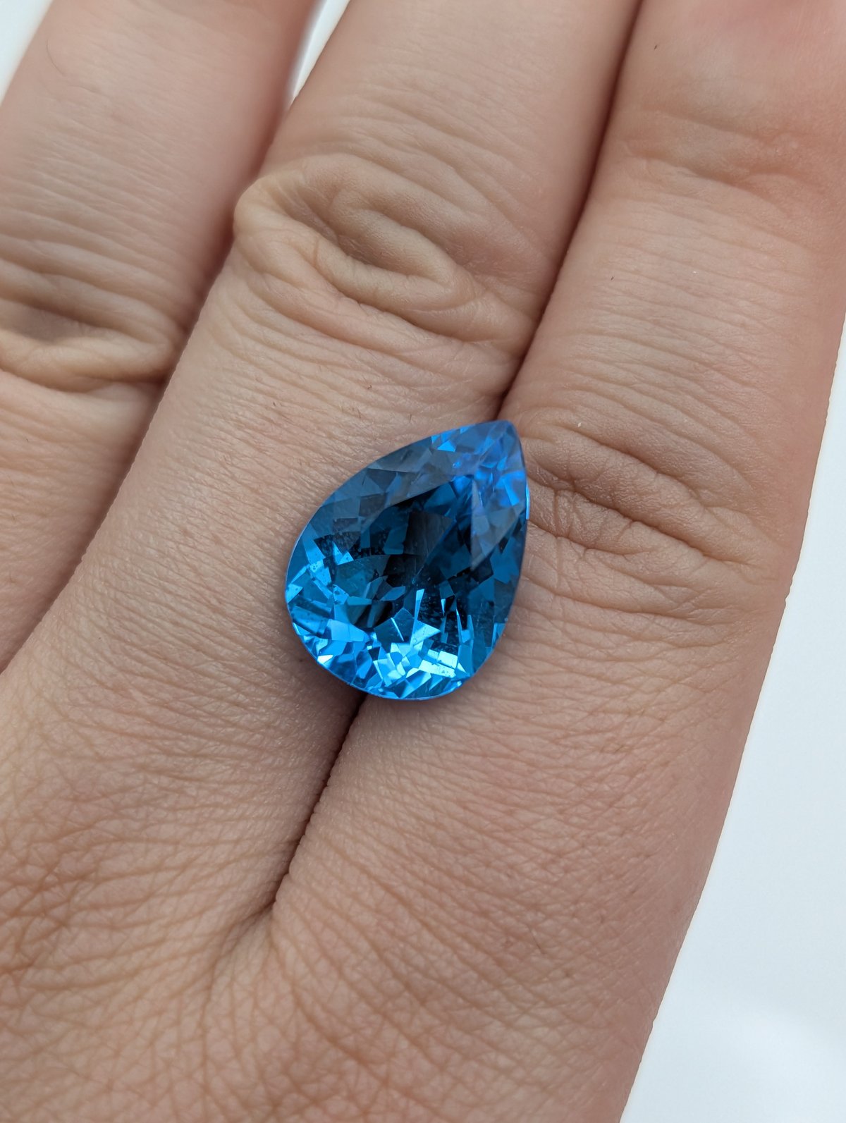 スイスブルートパーズ 11.32ct 16.9×12.4mm ペアシェイプ ルース
