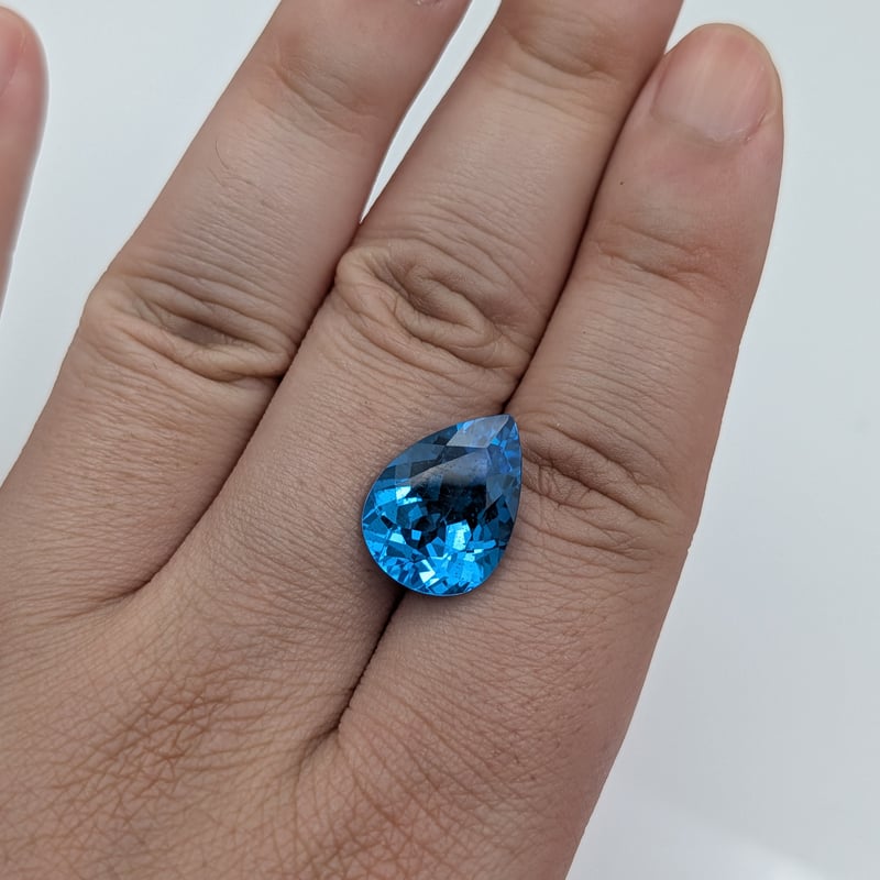 スイスブルートパーズ 11.32ct 16.9×12.4mm ペアシェイプ ルース