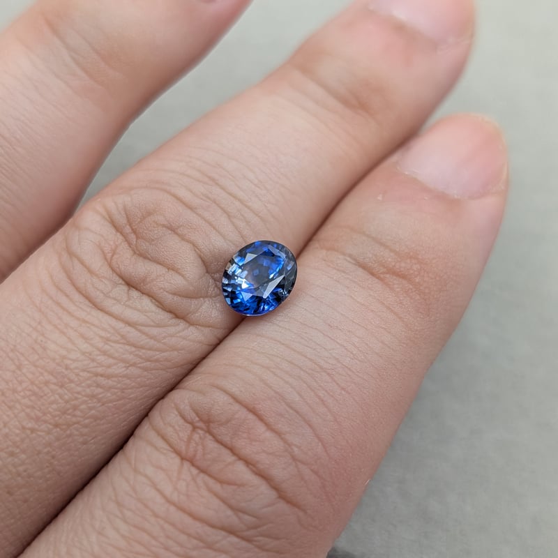 バイカラーサファイア 1.58ct 7.32×6.40mm オーバルカット ルース