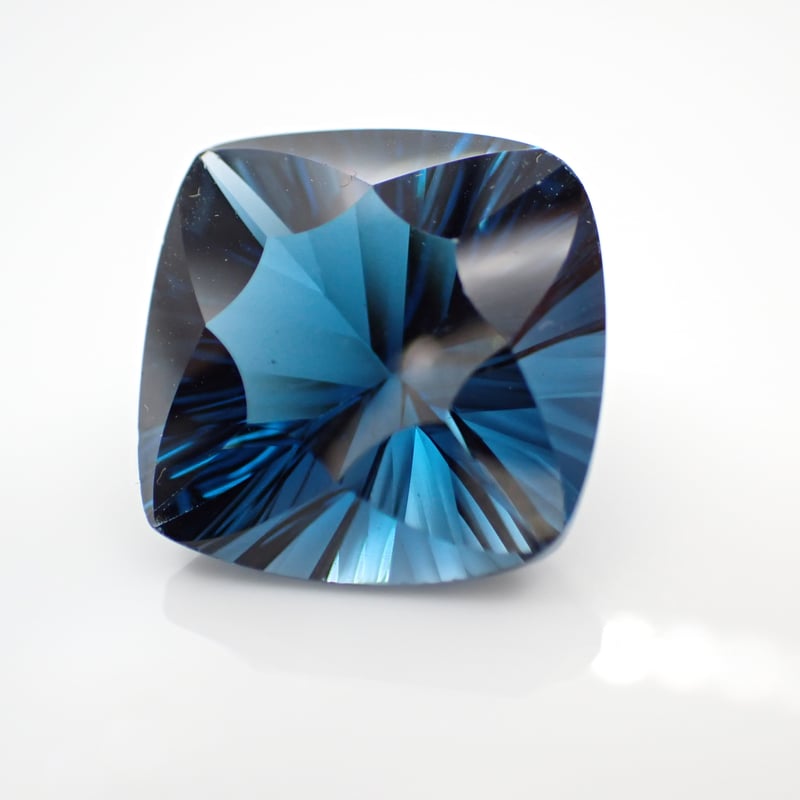 ロンドン ブルー トパーズ 15.93ct 15.04×14.89mm クッション