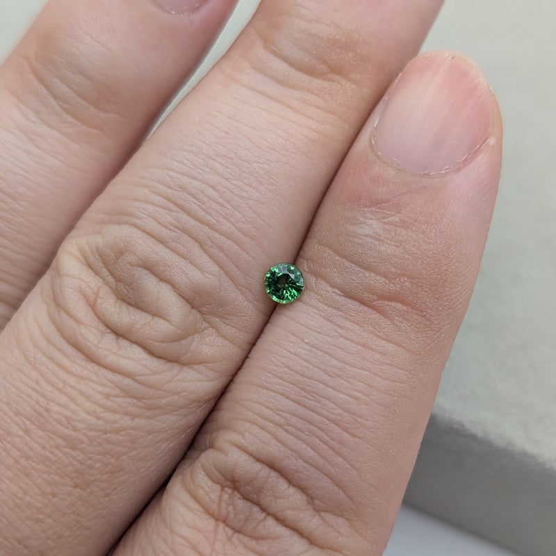 グリーンガーネット 0.23ct 3.53mm ラウンドカット ルース | 鈴木屋