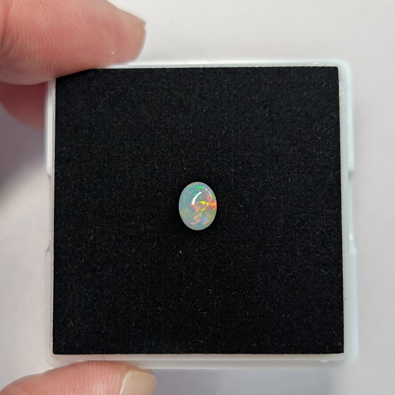 オパール オーストラリア産 0.24ct 5.89×4.64㎜ オーバルカボション