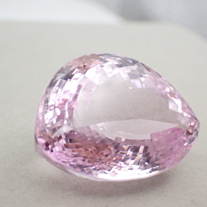 GGSJソ】特大クンツァイト 90.529ct 31.88×23.33㎜ 変形カット ルース