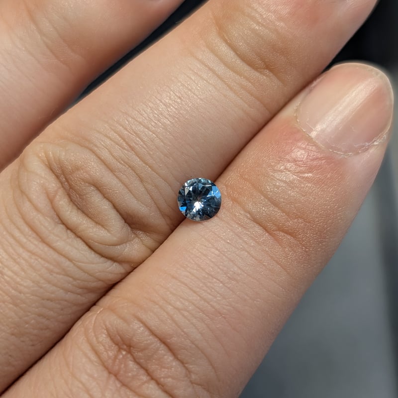 モンタナサファイア 0.52ct 4.98mm ラウンドカット ルース | 鈴木屋