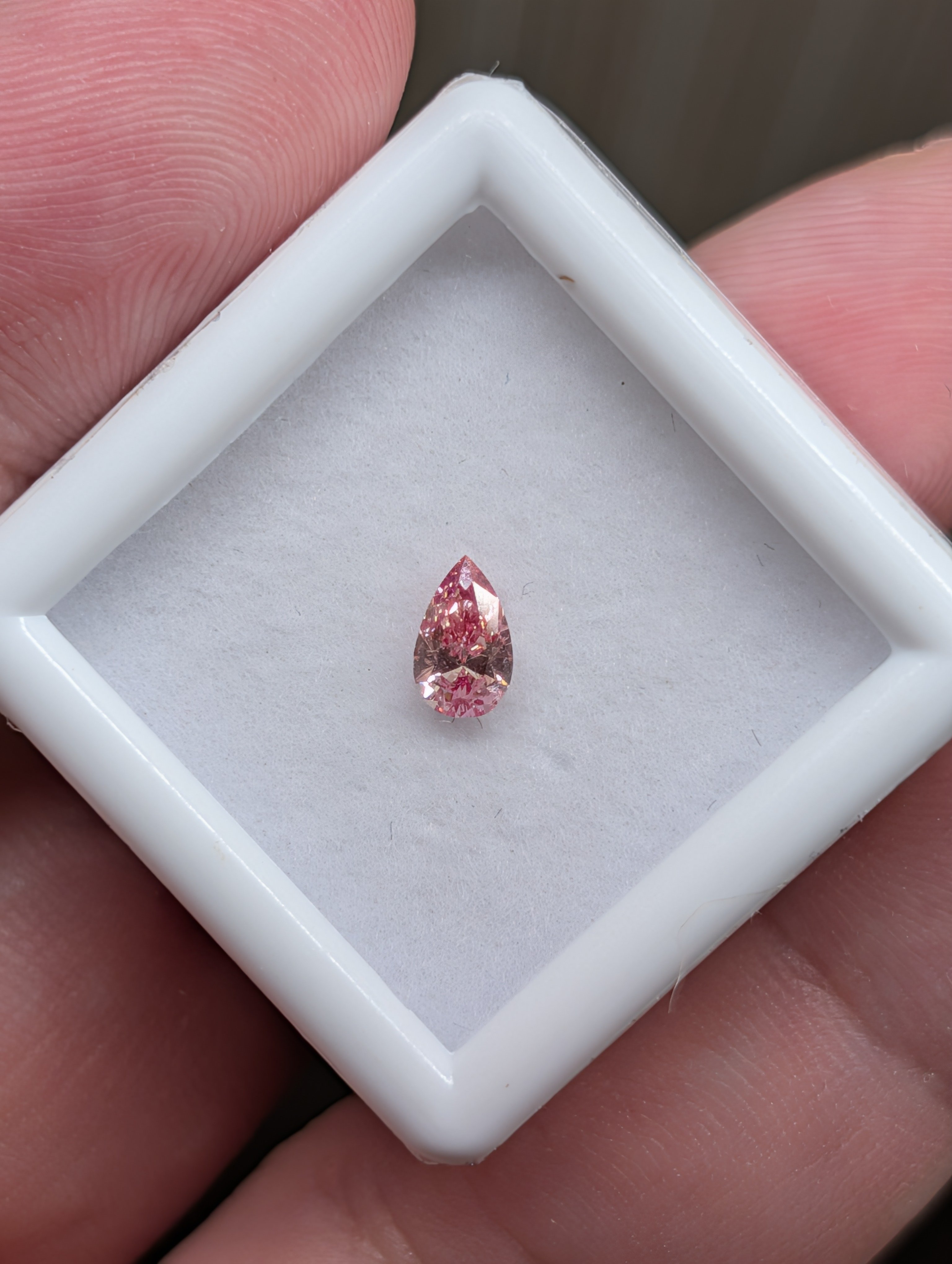 合成ピンクダイヤモンド 0.30ct ペアシェイプカット ルース 濃い色