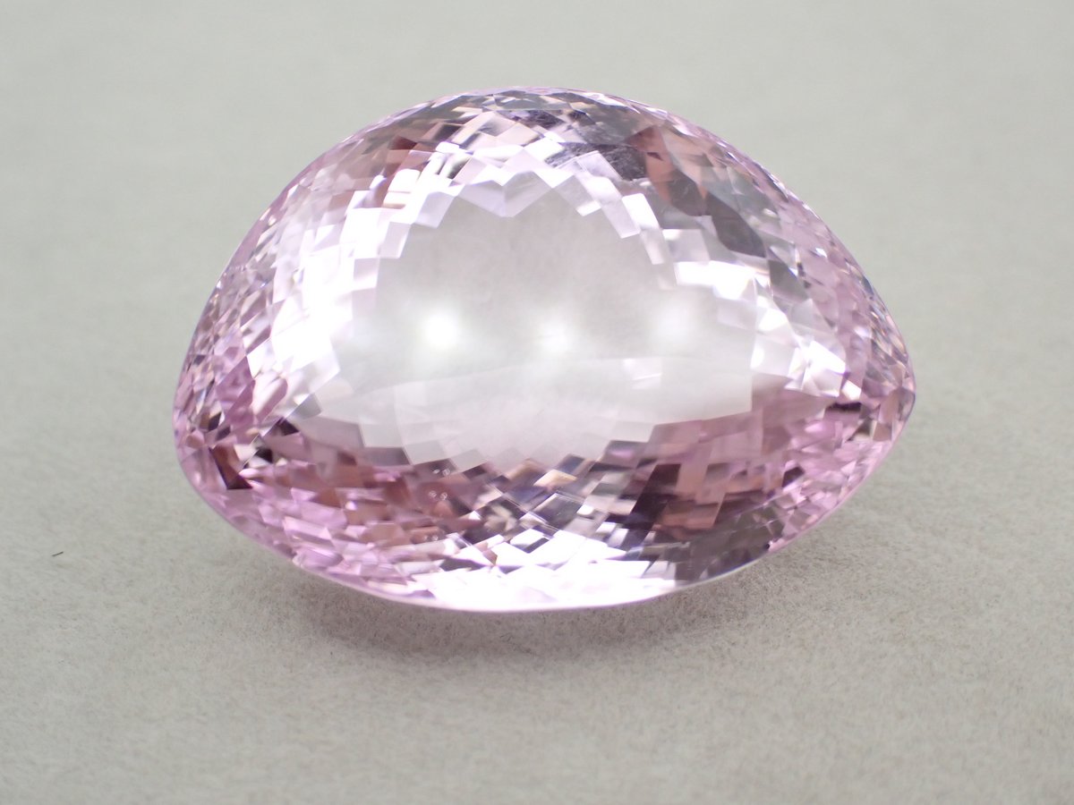 GGSJソ】特大クンツァイト 90.529ct 31.88×23.33㎜ 変形カット ルース