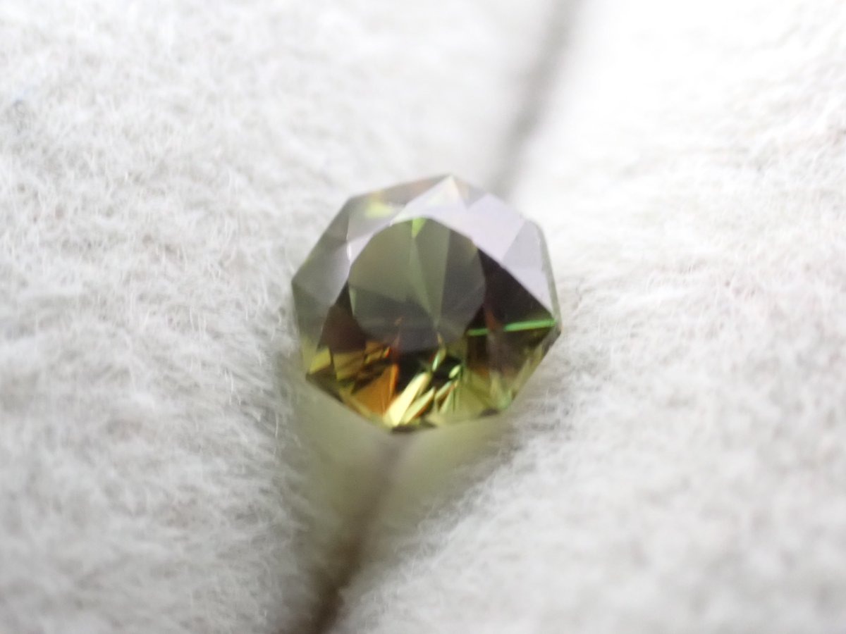 スフェーン☆ルース☆3点セット☆合計0.89ct スフェーン☆ルース☆3点セット☆合計0.89ct カラーチェンジスフェーン