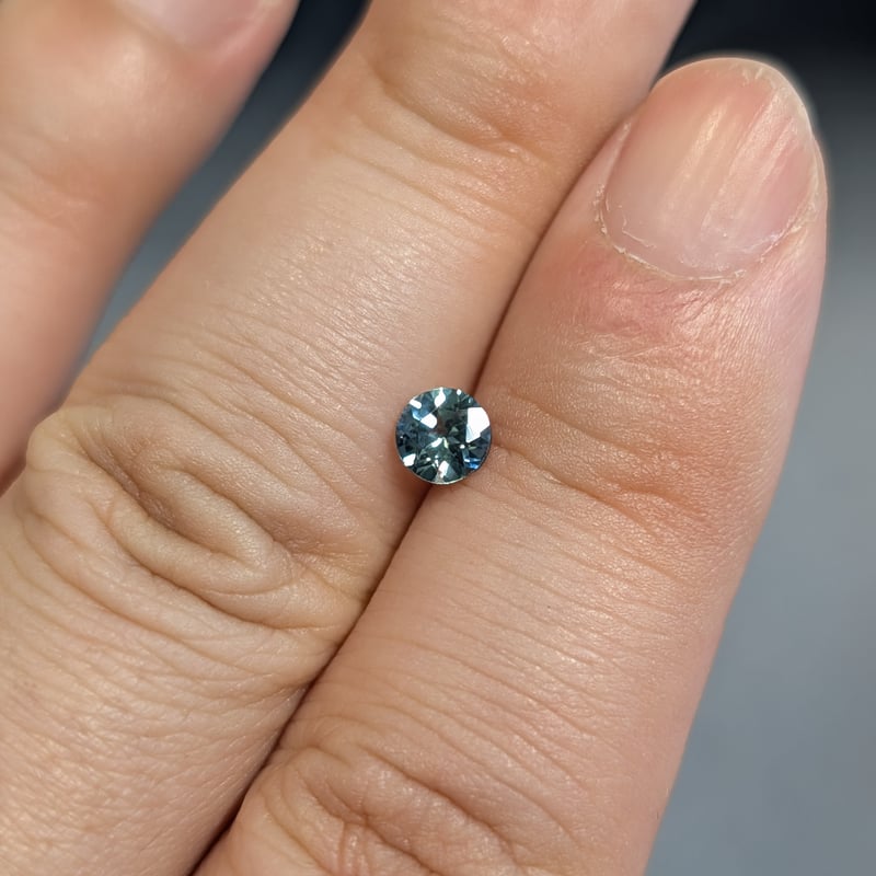 モンタナサファイア　K10YG モンタナサファイア 0.59ct 4.92mm ラウンドカット ルース | 鈴木屋