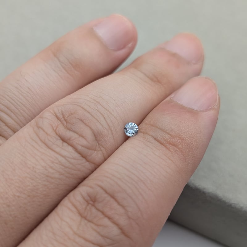 モンタナサファイア 0.15ct 3.2mm ラウンドカット ルース | 鈴木屋