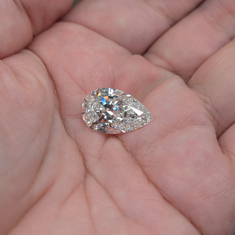 IGI鑑定書】合成ダイヤモンド 8.54ct G VVS2 ペアシェイプカット